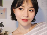 短发地产小姐姐,时尚与专业的完美融合